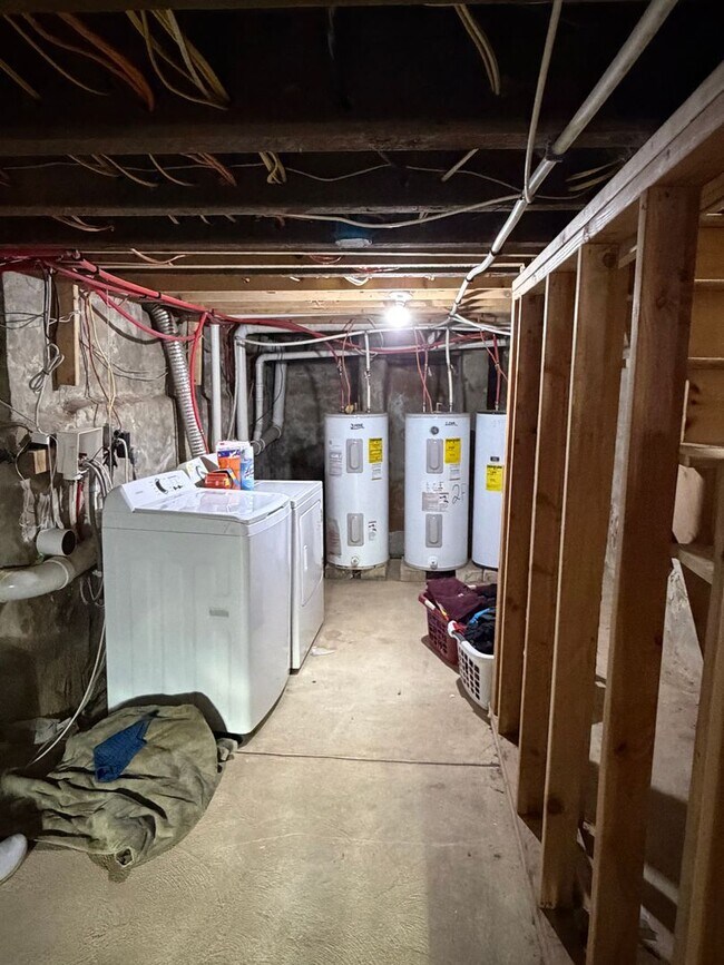 Building Photo - 1630 N Sydenham St