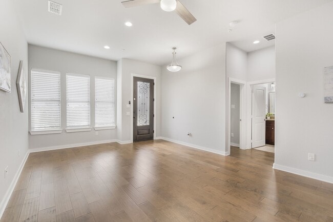 Building Photo - 5871 Rivendell Dr