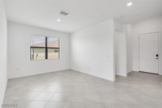 Building Photo - 3350 Antilla Ct