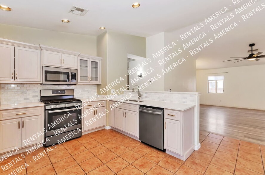 Building Photo - 4976 W Rosebay Dr