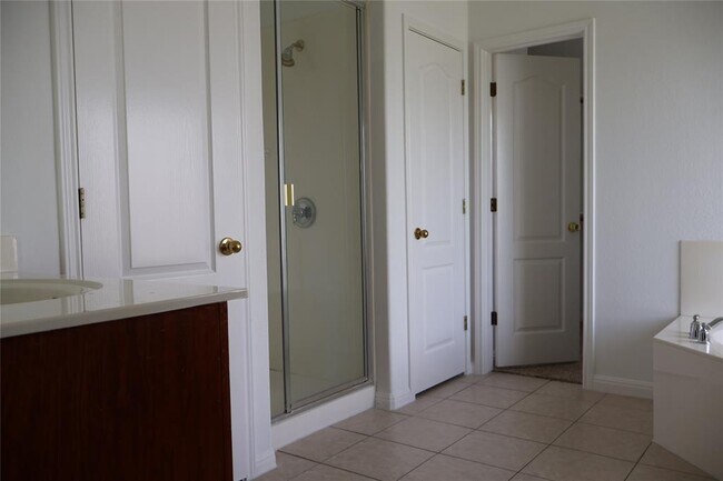 Building Photo - 2403 Vestavia Ridge Ln