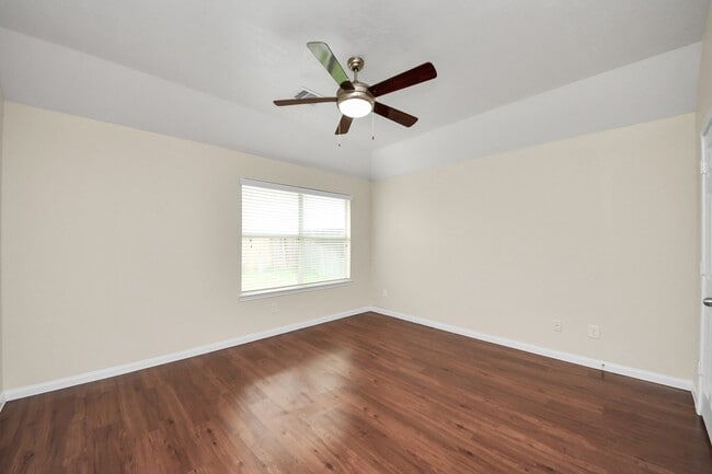 Building Photo - 819 Sun Prairie Dr