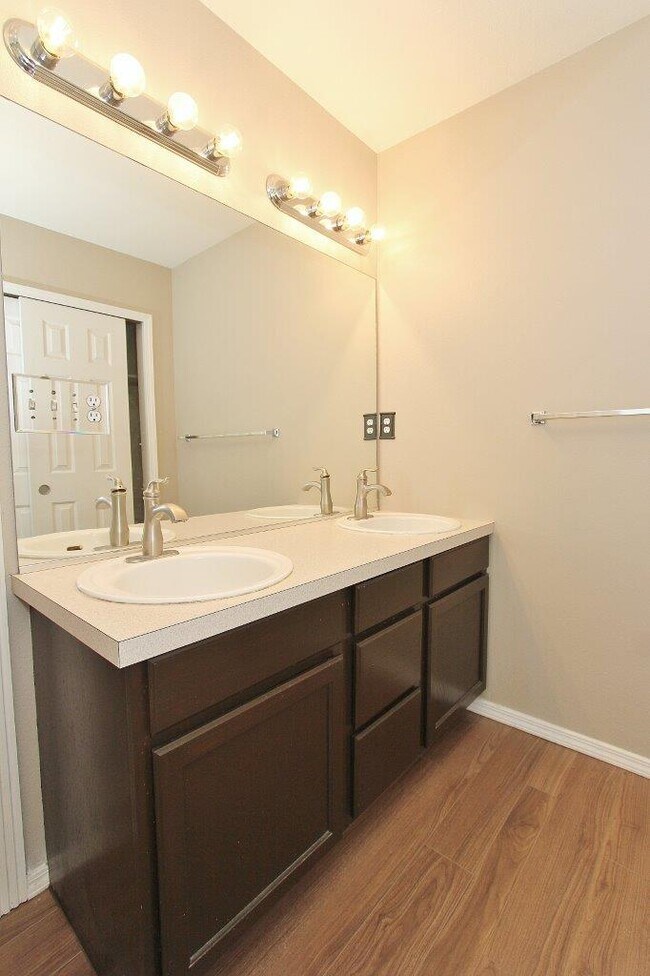 Building Photo - 11265 W Red Maple Dr