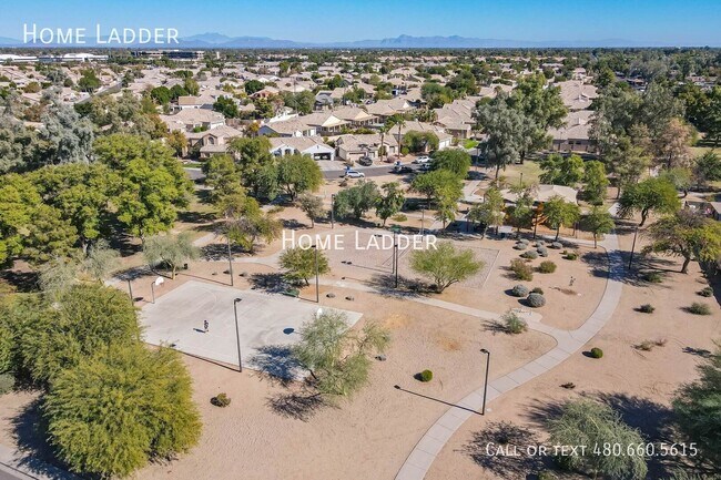 Building Photo - 745 N Hazelton Dr