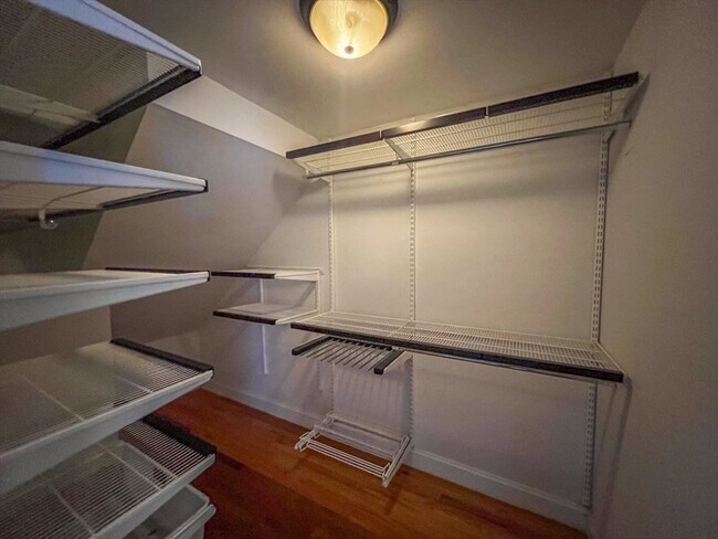 Building Photo - 267 Beech St