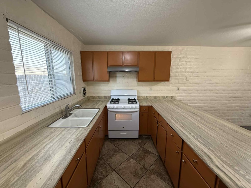 Building Photo - 2147 S Winstel Ave