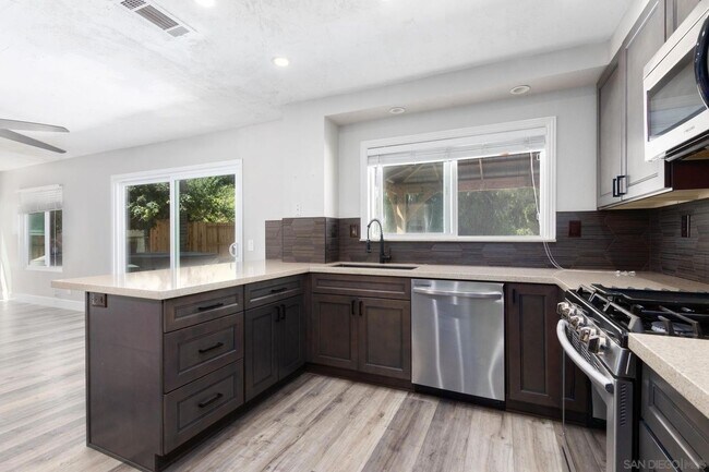 Building Photo - 36085 Provence Dr