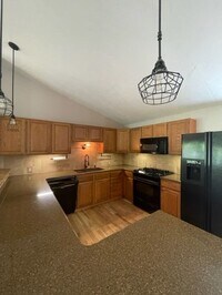 Building Photo - Beautiful Spacious Home