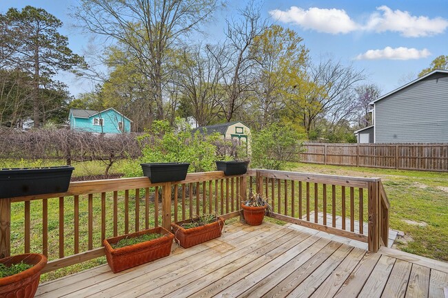 Building Photo - AVAILABLE NOW!  LIKE NEW! Cute One-Story R...