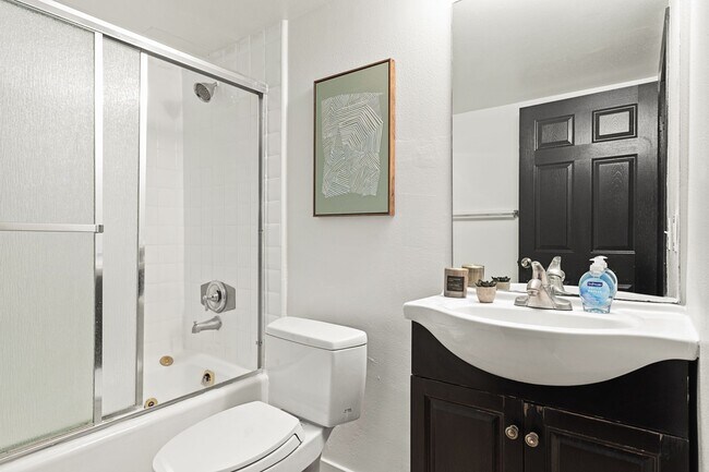 Building Photo - 10777 Ashton Ave