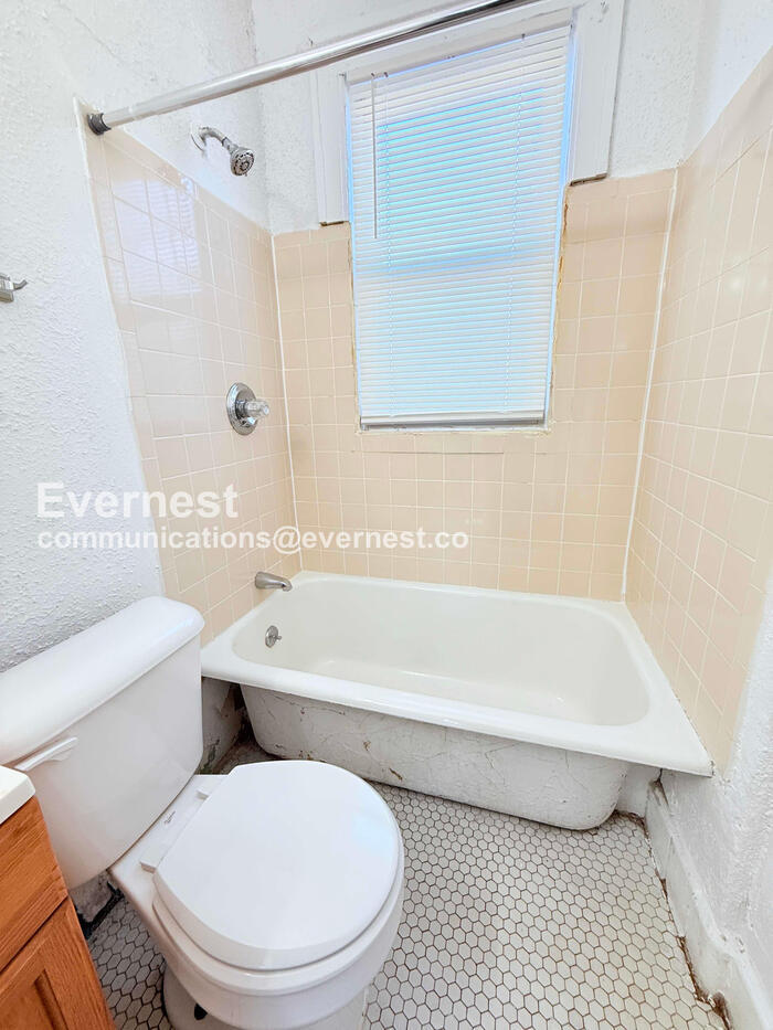 Building Photo - 13909 Hartwell St