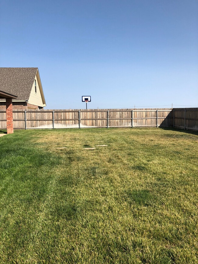 Building Photo - Located in HERITAGE HILLS !!! 2016 Built, ...