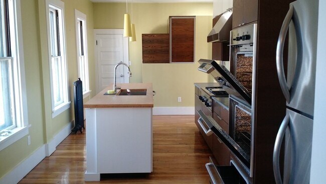 Building Photo - 26 Delle Ave