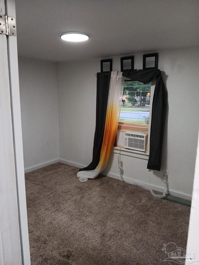 Building Photo - 612 Rentz Ave