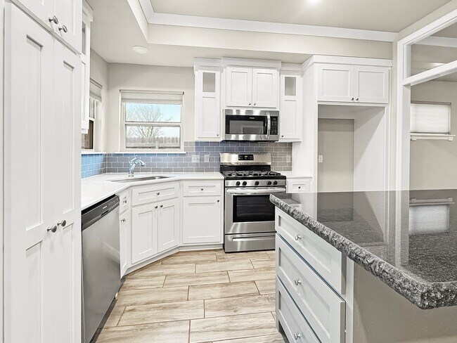 Building Photo - Stunning New Construction in Broken Arrow!