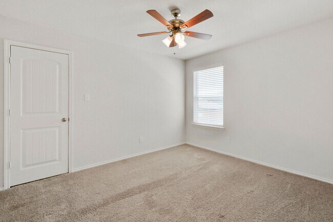 Building Photo - Beautiful 4-Bedroom Corner Lot Home with Open Floor Plan in Bulverde