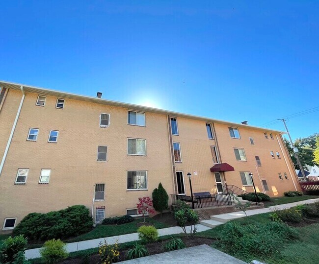 Building Photo - 4102 Queensbury Rd