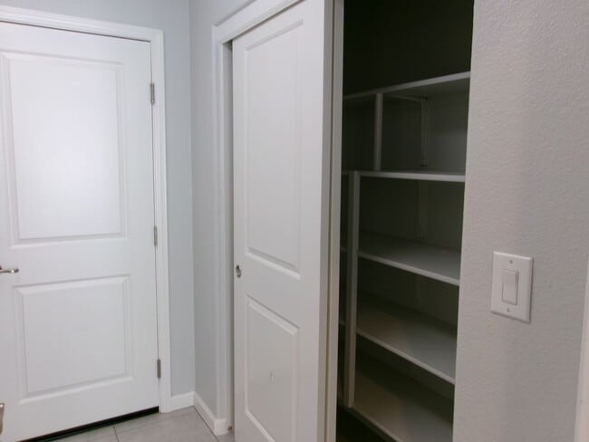 Building Photo - Beautiful 4 bedroom, 2-1/2 bath home in Wingfield Springs