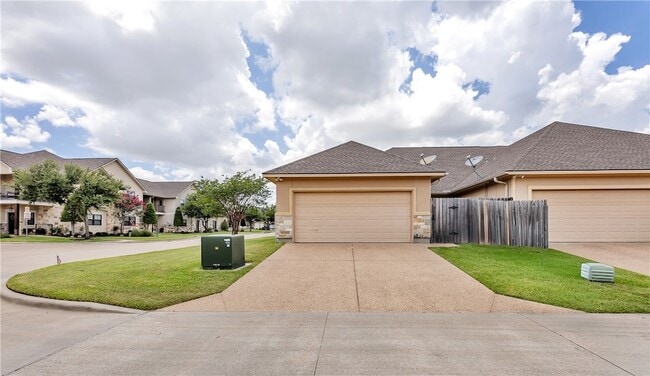 Building Photo - 3800 Black Hawk Ln