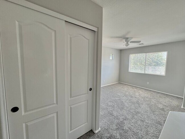 Building Photo - Stunning 4Bedrooms/2.5 Bath Home!