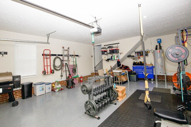 Building Photo - 355 Hogart St