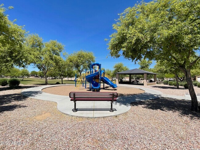 Building Photo - 7621 W Quail Track Dr