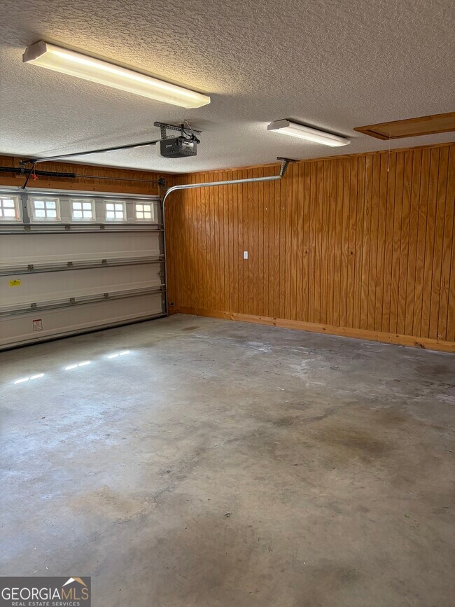 Building Photo - 123 Miller Ct