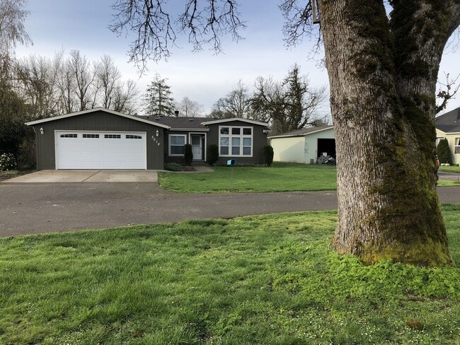 Building Photo - Beautiful and Convenient Turner Location!