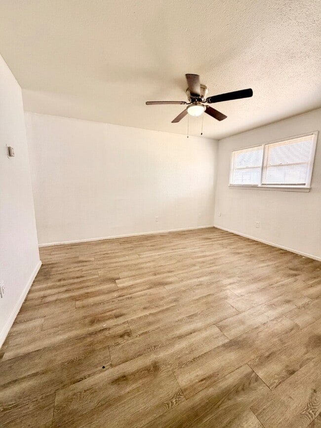 Building Photo - 529 42nd St