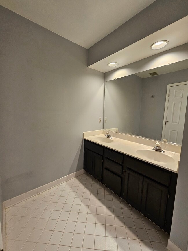 Building Photo - 16831 Centerfield Way