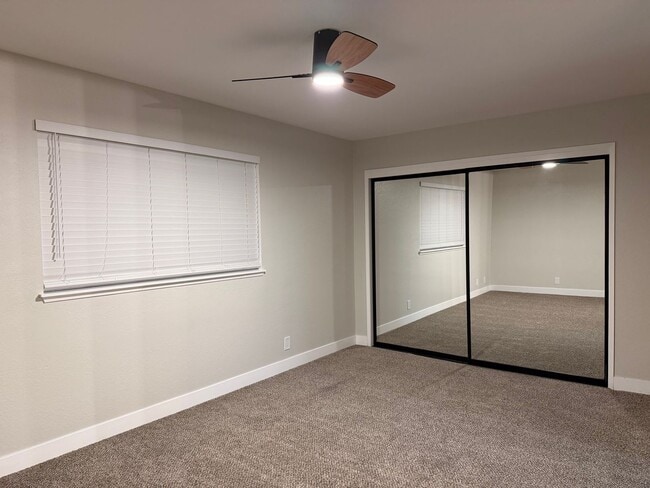 Building Photo - Please Contact VAUGHN REALTY to set up an appointment 760-446-6561