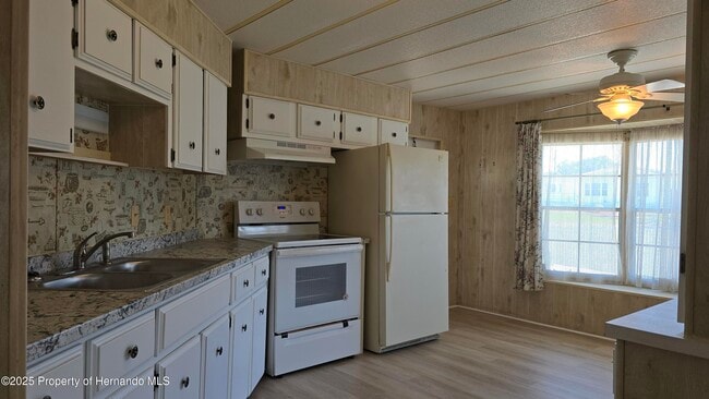 Building Photo - 8229 Green Ct