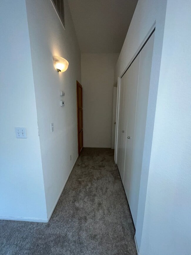 Building Photo - 3 Bed| 2 Bath | 1215 SF | Private Driveway + Garage | Single Story| Tenant pays $175 monthly for ...