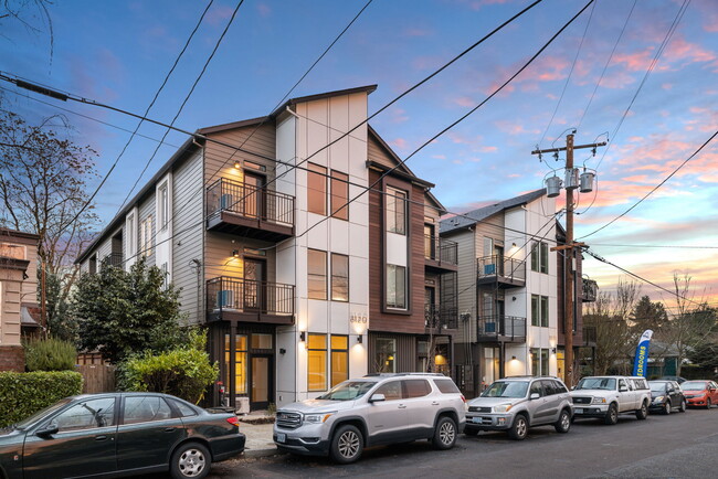55-web-or-mls-8120-se-11th-ave - SE 11th & Tenino Apartments
