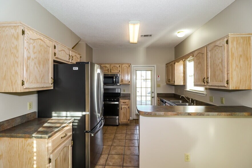 Building Photo - 784 Breeze Way