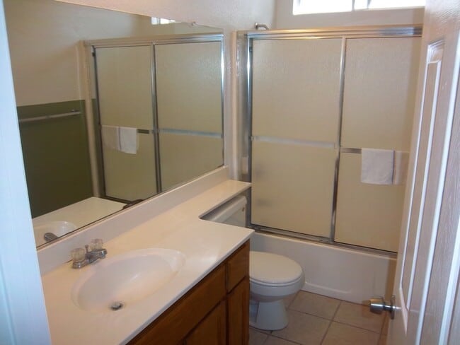 Building Photo - 3bd/2ba home for rent in Sacramento!