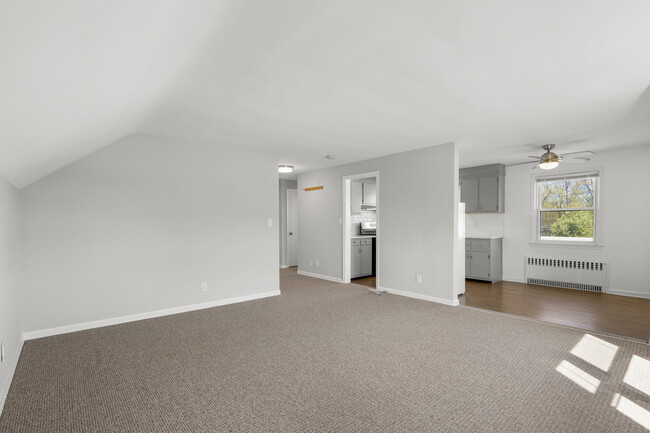 Building Photo - 1025 Louise Ave