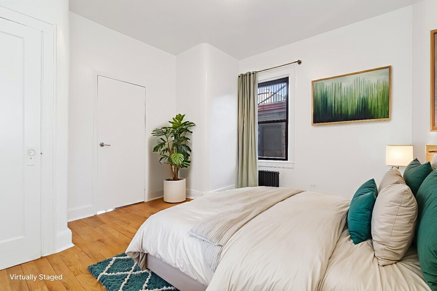 Building Photo - 300 W 10th St