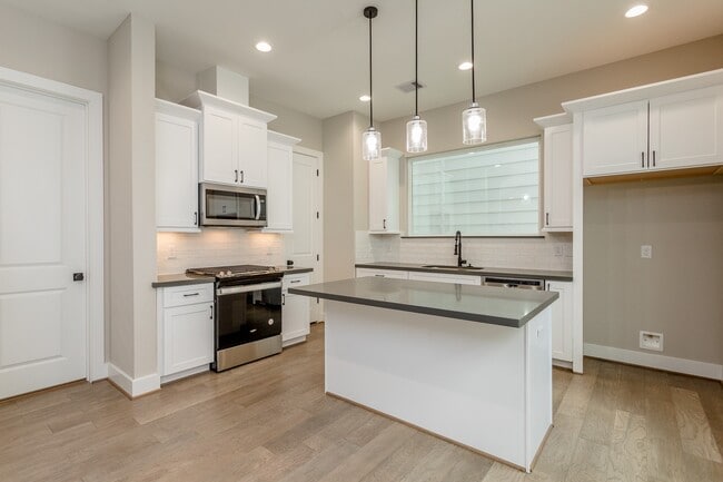 Building Photo - 1439 W 25th St