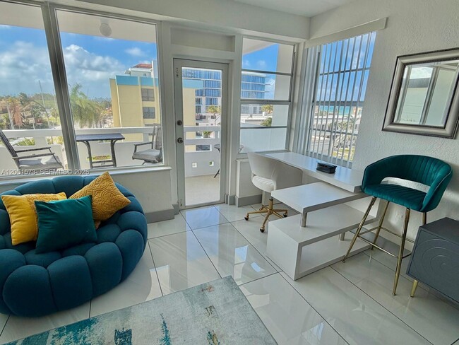 Building Photo - 3111 N Ocean Dr