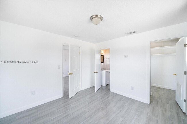 Building Photo - 6221 NW Miami Ct