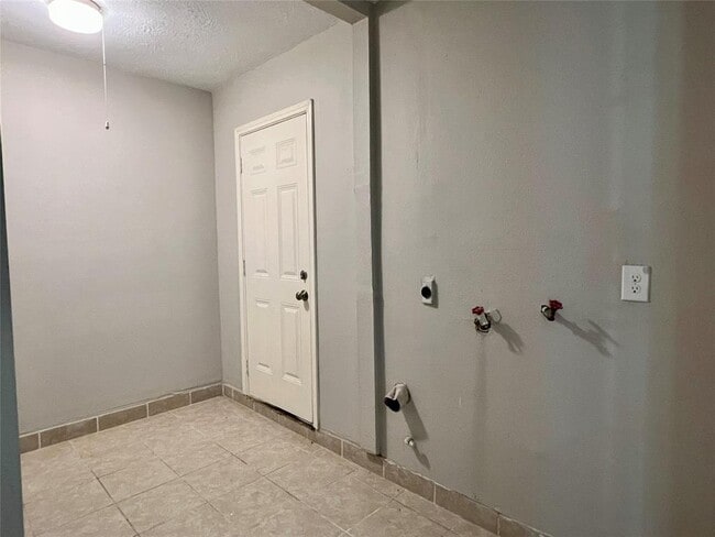 Building Photo - 5767 Flamingo Dr