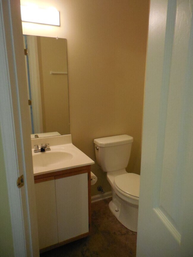 Building Photo - 2 BR 2.5 BA Horse Creek Farms