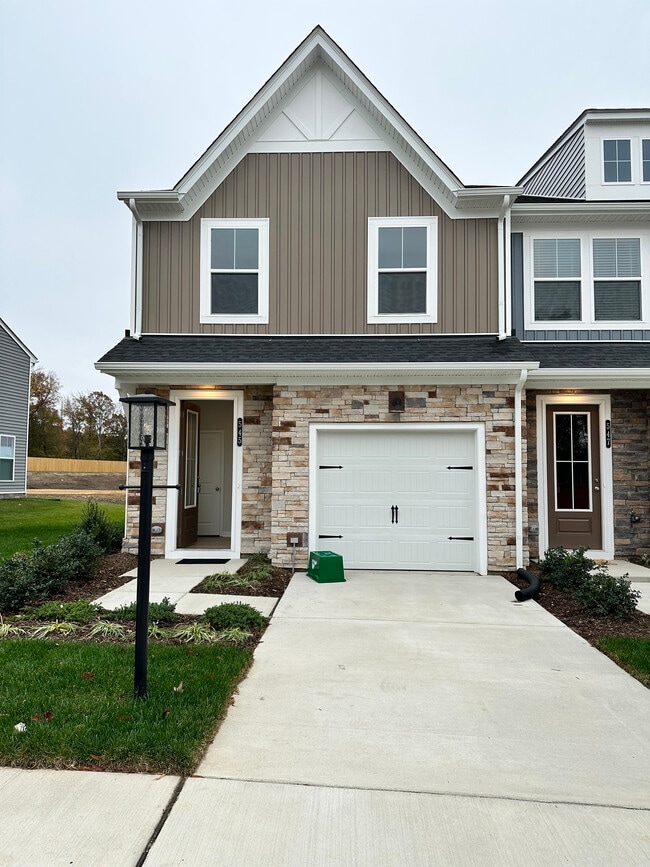 Primary Photo - 553 McCormick Farm Pl