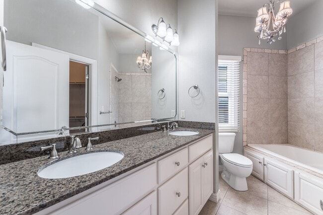 Building Photo - Stunning Townhome