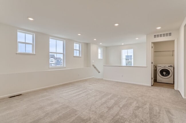 Building Photo - Beautiful Single Family Home with state-of-the-art modern finishes throughout. Mountain Views- 2 ...