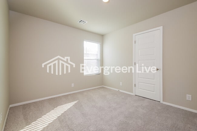 Building Photo - 8615 E 164th Ct S