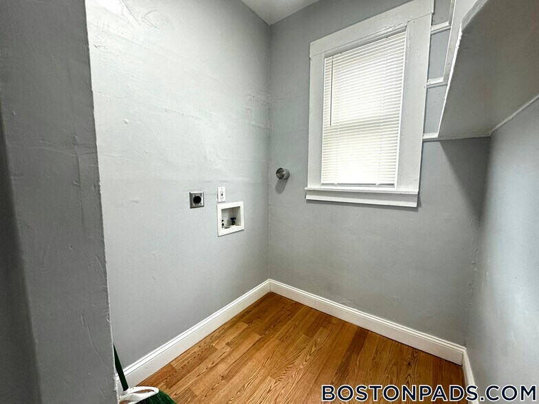 Building Photo - 12 Navillus Terrace