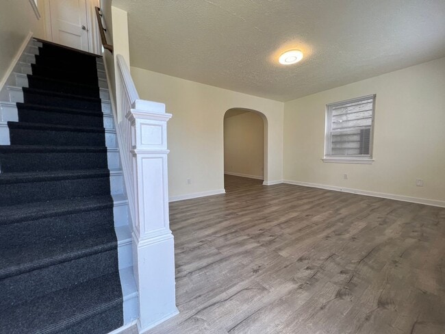 Building Photo - Updated 2BR house with off street parking!