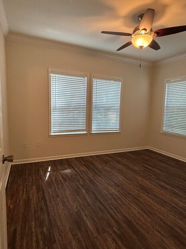 Building Photo - 2801 Chancellorsville Dr